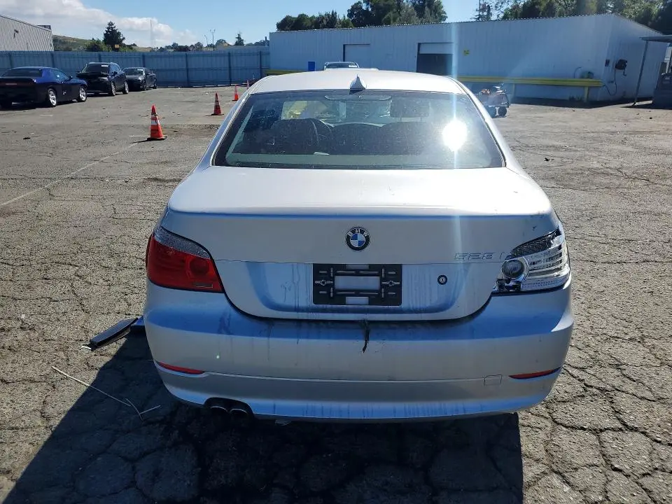 2010 BMW 528 XI  