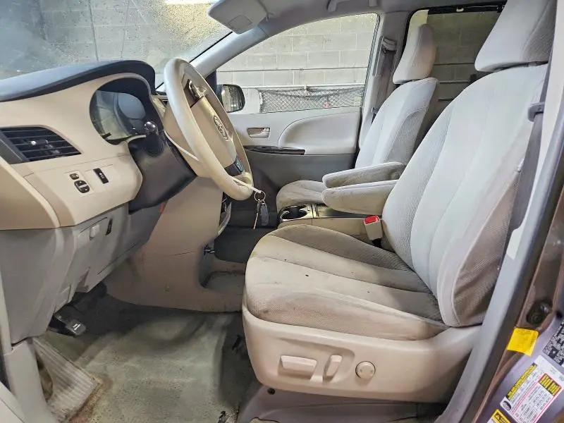 2012 TOYOTA SIENNA LE  