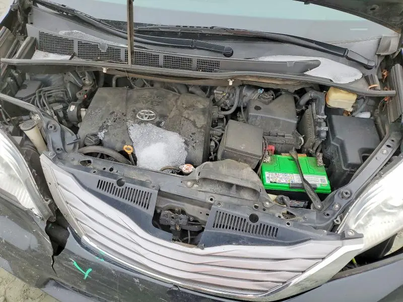 2017 TOYOTA SIENNA XLE  