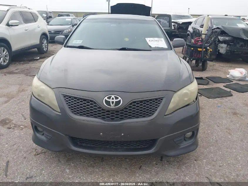 2011 TOYOTA CAMRY SE