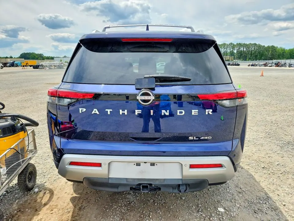 2022 NISSAN PATHFINDER SL  