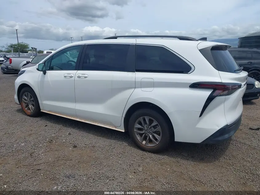 2024 TOYOTA SIENNA LE