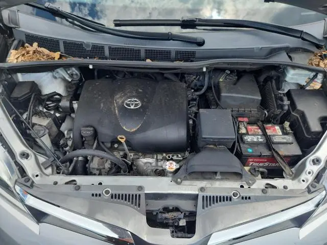 2020 TOYOTA SIENNA XLE  