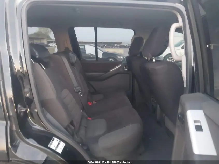 2011 NISSAN PATHFINDER SV