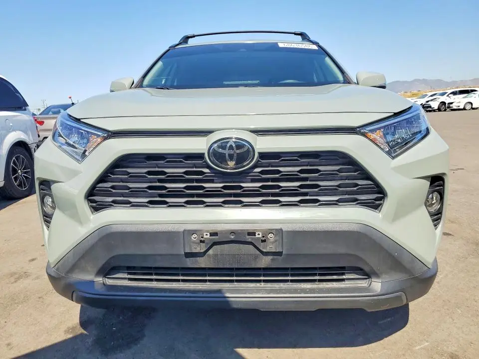 2021 TOYOTA RAV4 XLE  
