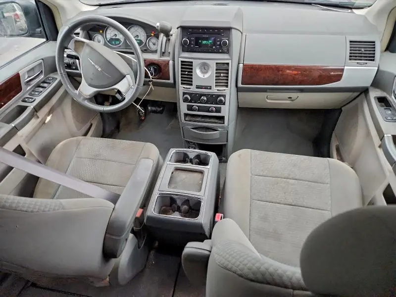 2010 CHRYSLER TOWN & COUNTRY TOURING  