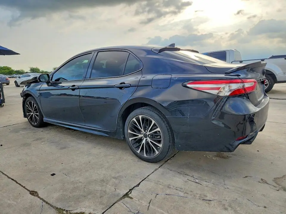 2019 TOYOTA CAMRY SE  