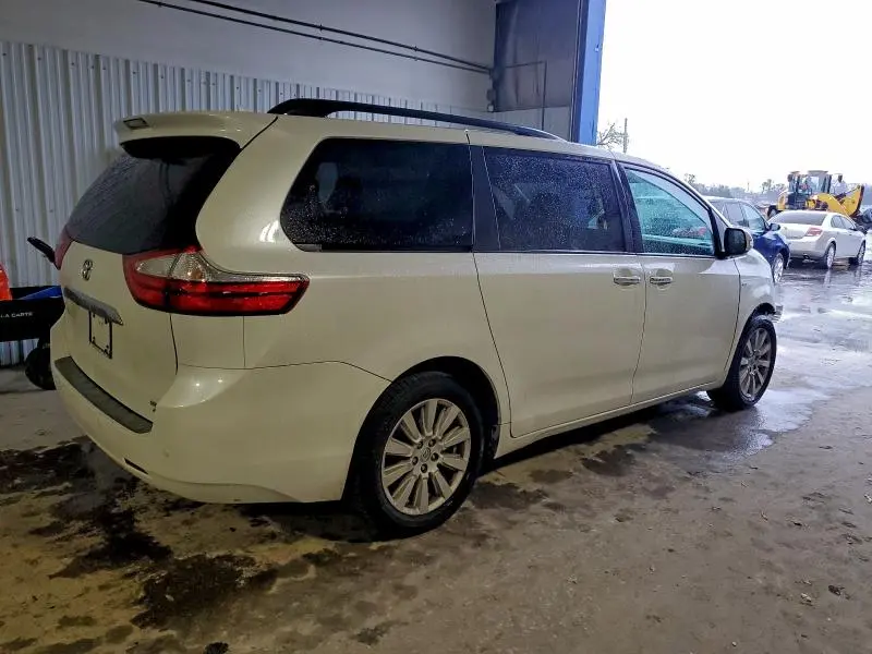 2017 TOYOTA SIENNA XLE  