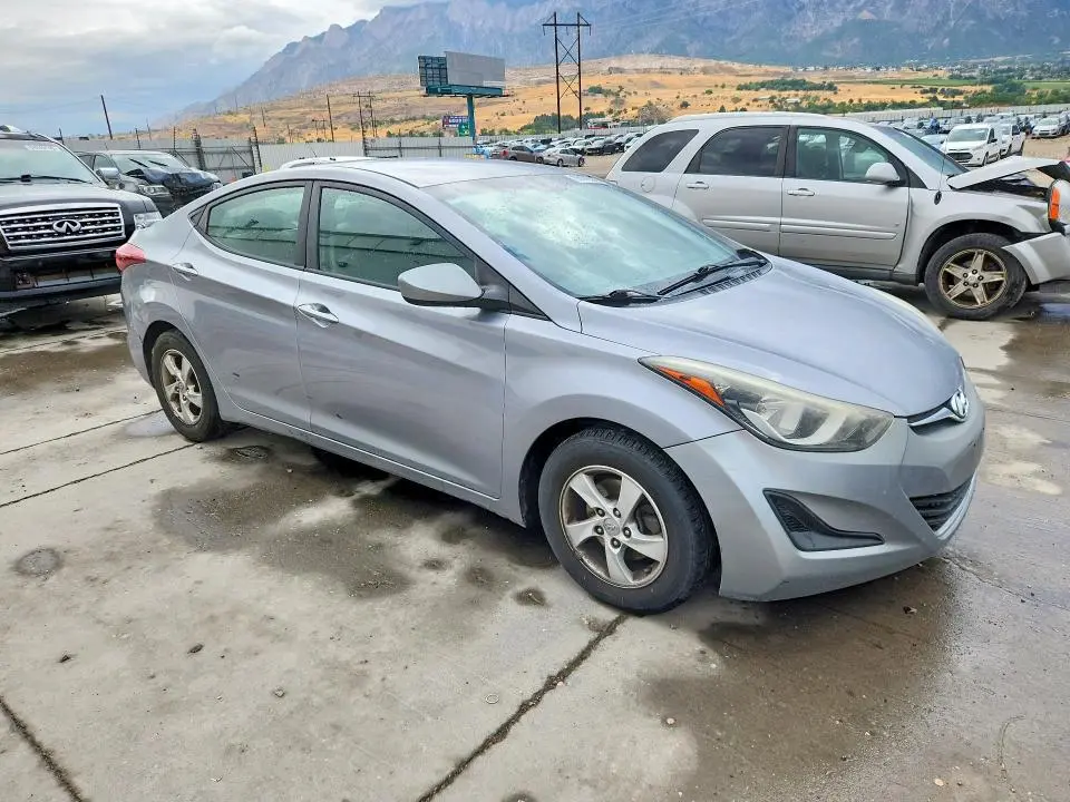 2015 HYUNDAI ELANTRA SE  