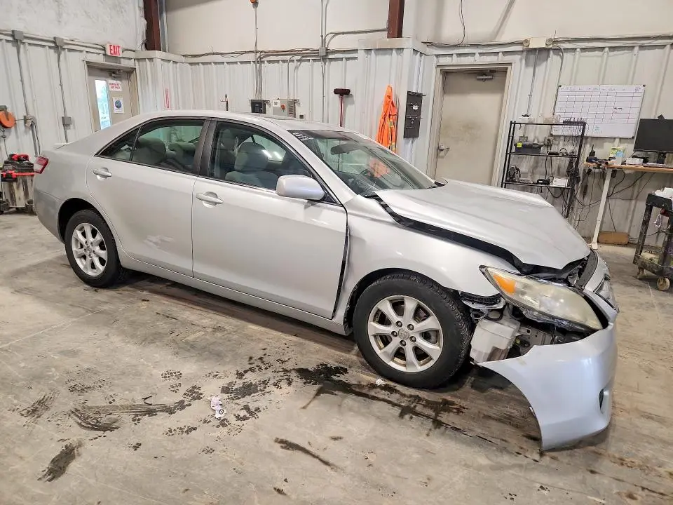 2011 TOYOTA CAMRY LE V6  