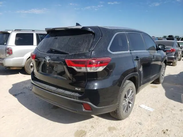 2017 TOYOTA HIGHLANDER SE