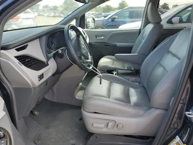 2019 TOYOTA SIENNA XLE  