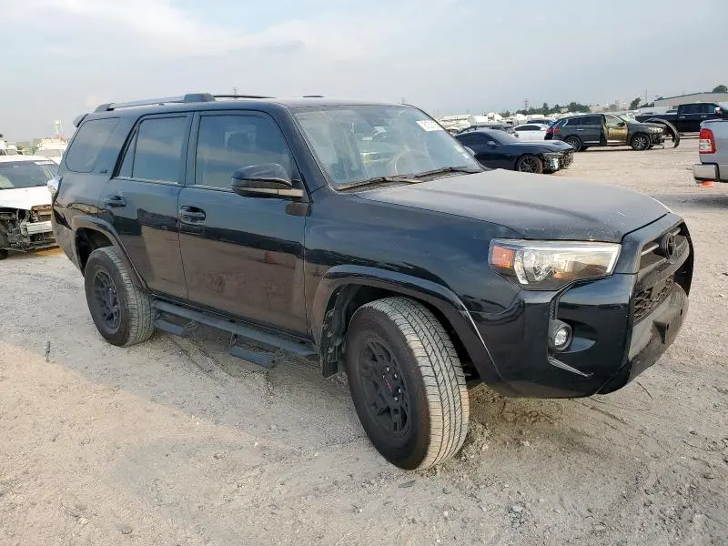 2023 TOYOTA 4RUNNER SE  