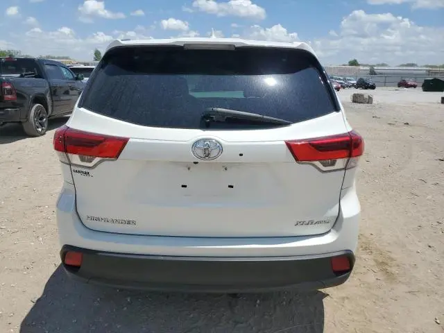2018 TOYOTA HIGHLANDER SE  