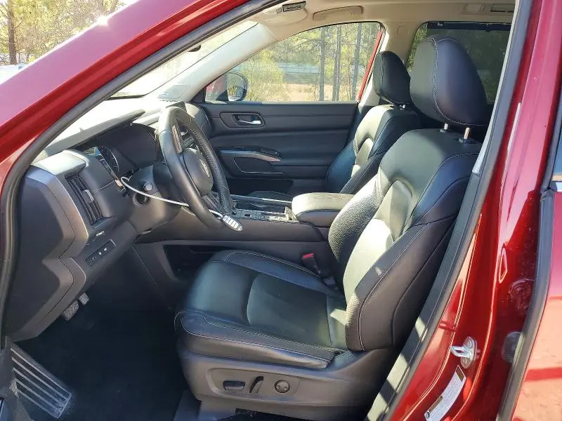 2022 NISSAN PATHFINDER SL  