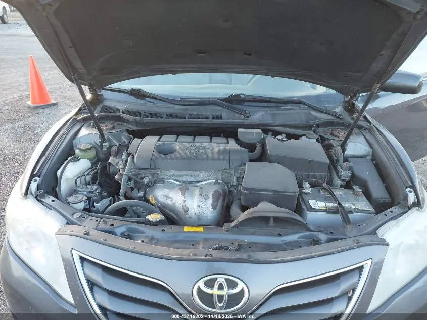 2011 TOYOTA CAMRY LE