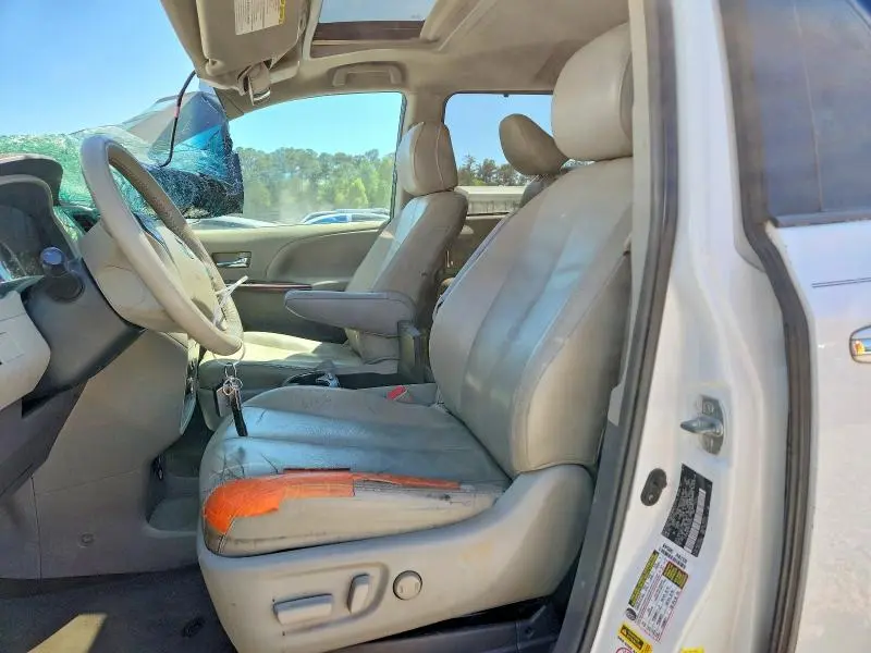 2013 TOYOTA SIENNA XLE 8-PASSENGER  