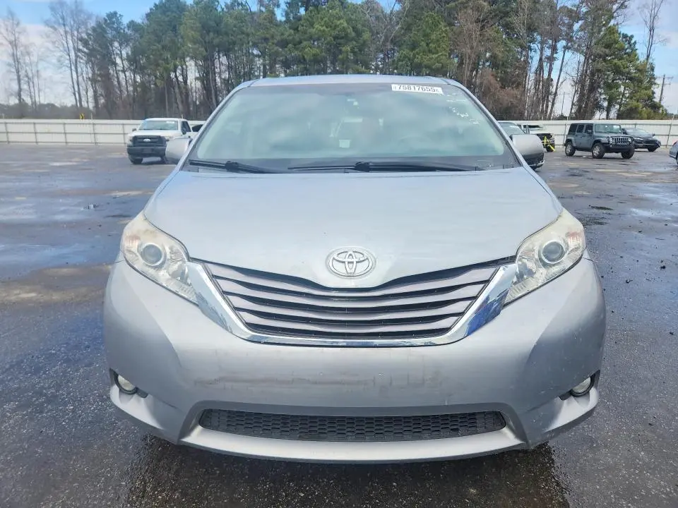 2015 TOYOTA SIENNA XLE 8-PASSENGER  