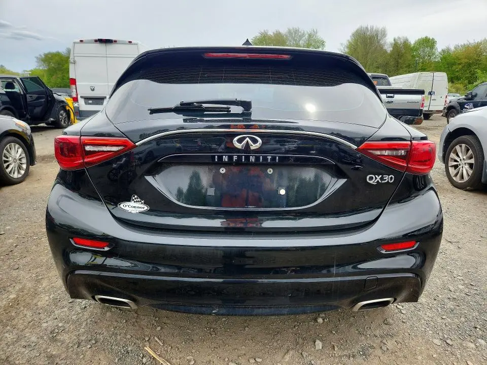 2018 INFINITI QX30 LUXURY  