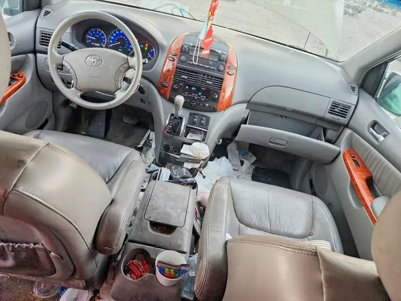 2010 TOYOTA SIENNA XLE  