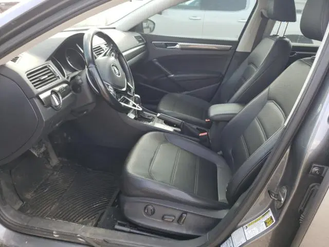 2017 VOLKSWAGEN PASSAT SE  