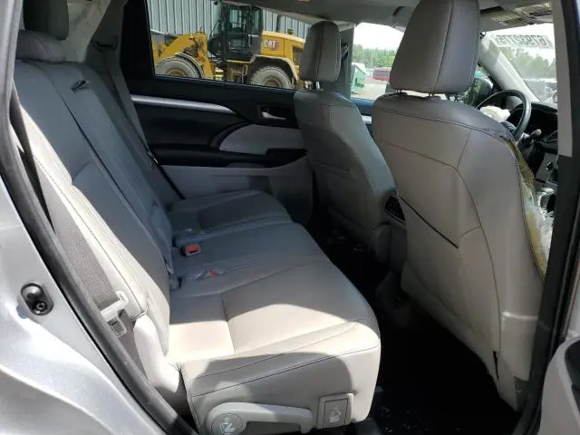 2017 TOYOTA HIGHLANDER SE  