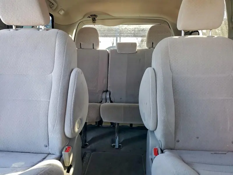 2016 TOYOTA SIENNA LE  