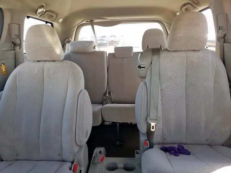 2014 TOYOTA SIENNA LE