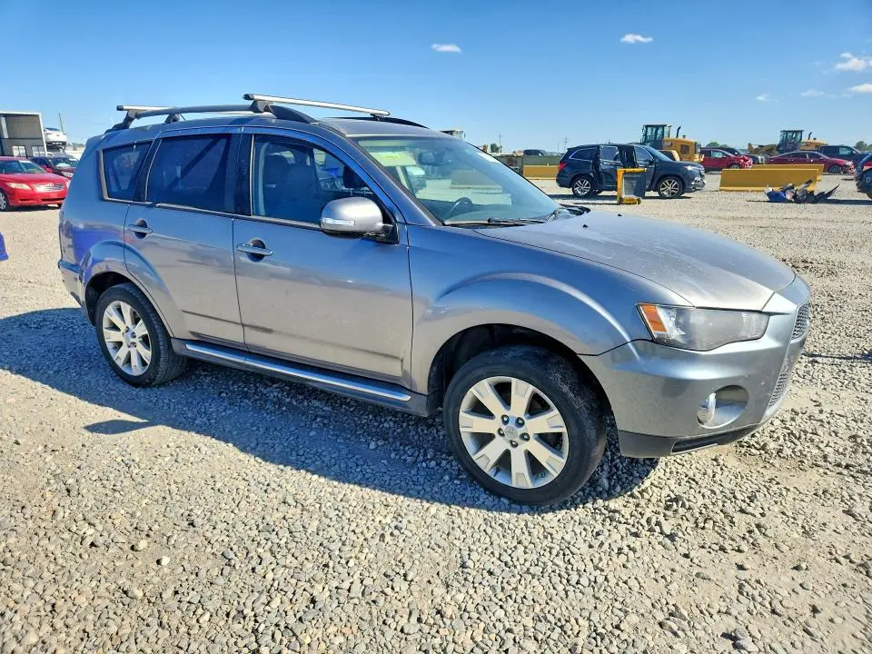 2013 MITSUBISHI OUTLANDER SE  