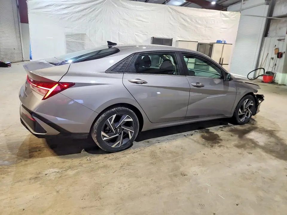 2025 HYUNDAI ELANTRA SEL  