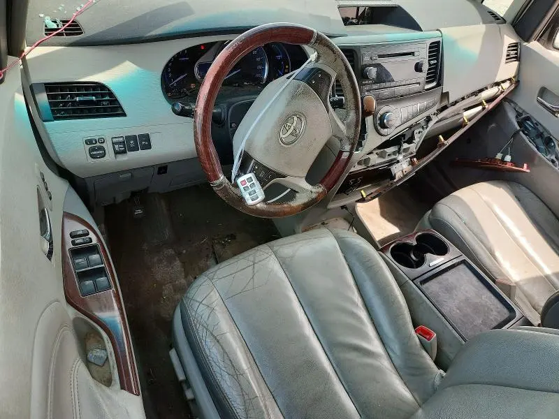 2011 TOYOTA SIENNA LIMITED 7-PASSENGER  