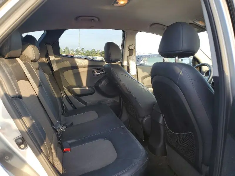 2011 HYUNDAI TUCSON GLS  