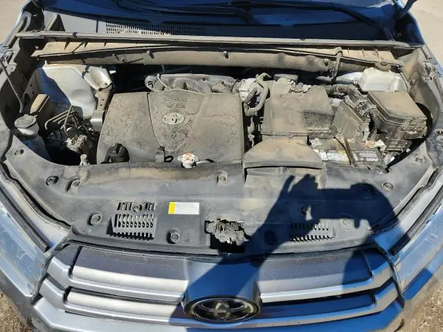 2019 TOYOTA HIGHLANDER LE  