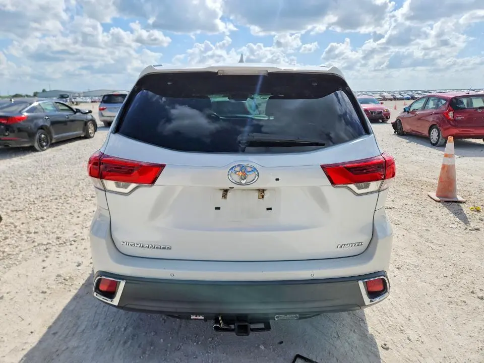 2017 TOYOTA HIGHLANDER LIMITED PLATINUM  