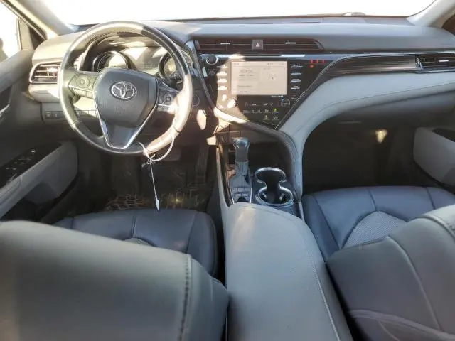 2020 TOYOTA CAMRY XLE  