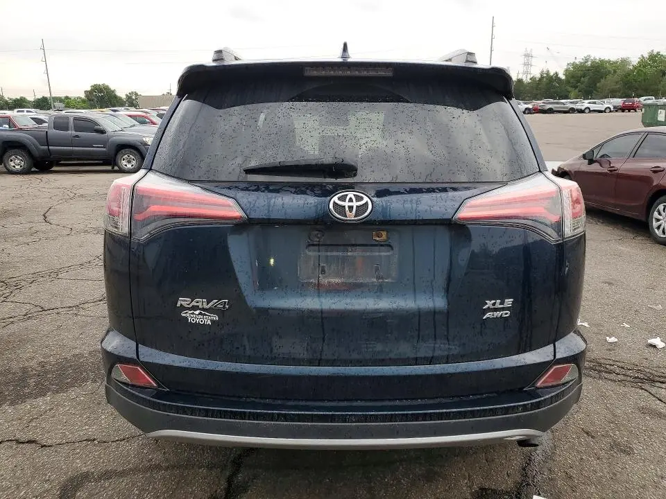 2018 TOYOTA RAV4 XLE  