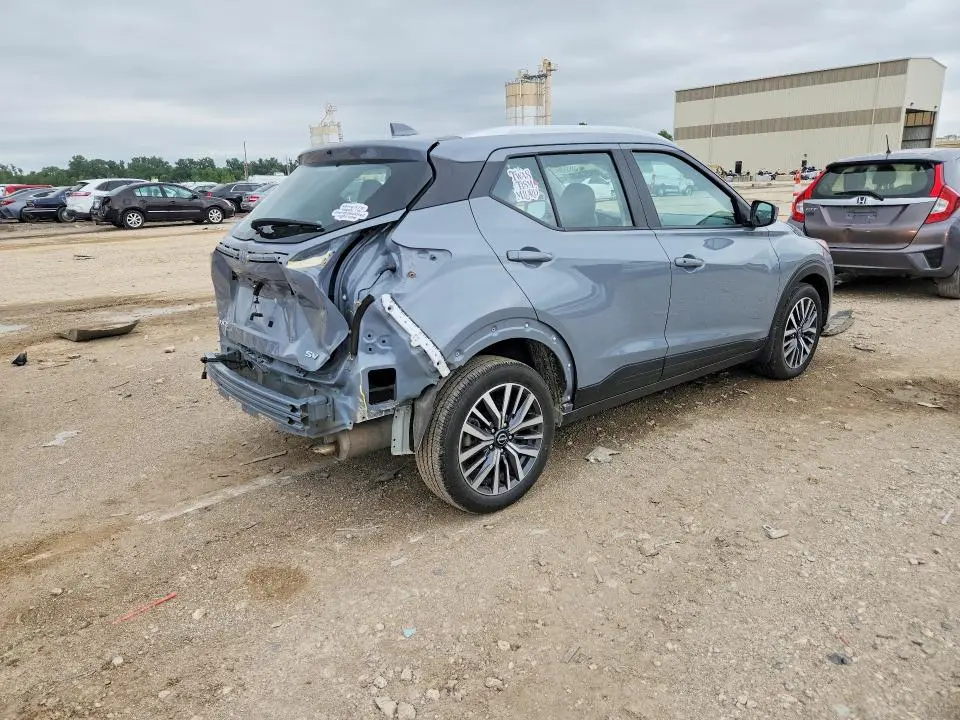 2024 NISSAN KICKS SV  