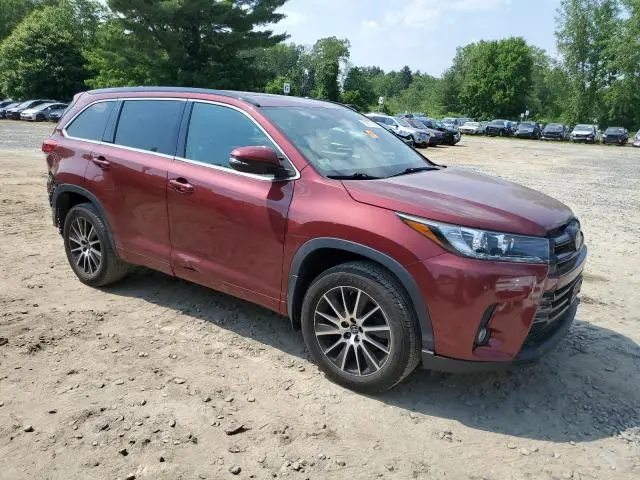 2017 TOYOTA HIGHLANDER SE  