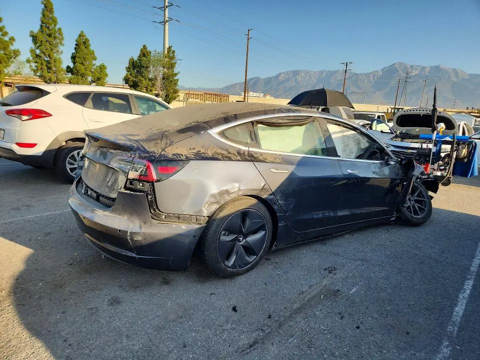 2018 TESLA MODEL 3   