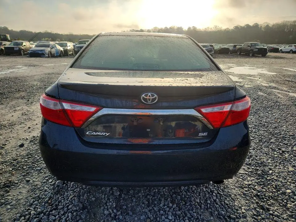 2016 TOYOTA CAMRY SE  