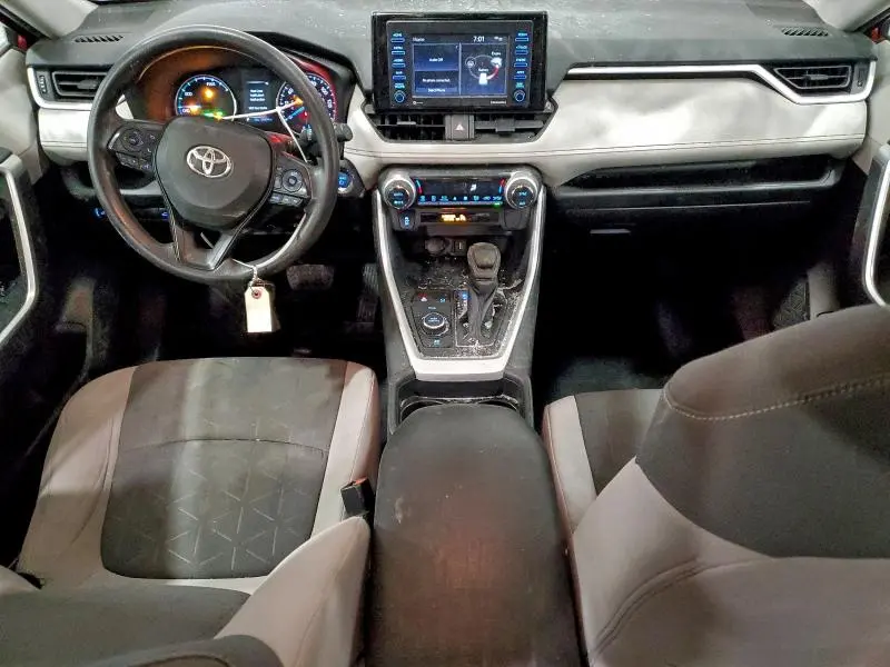 2021 TOYOTA RAV4 XLE  