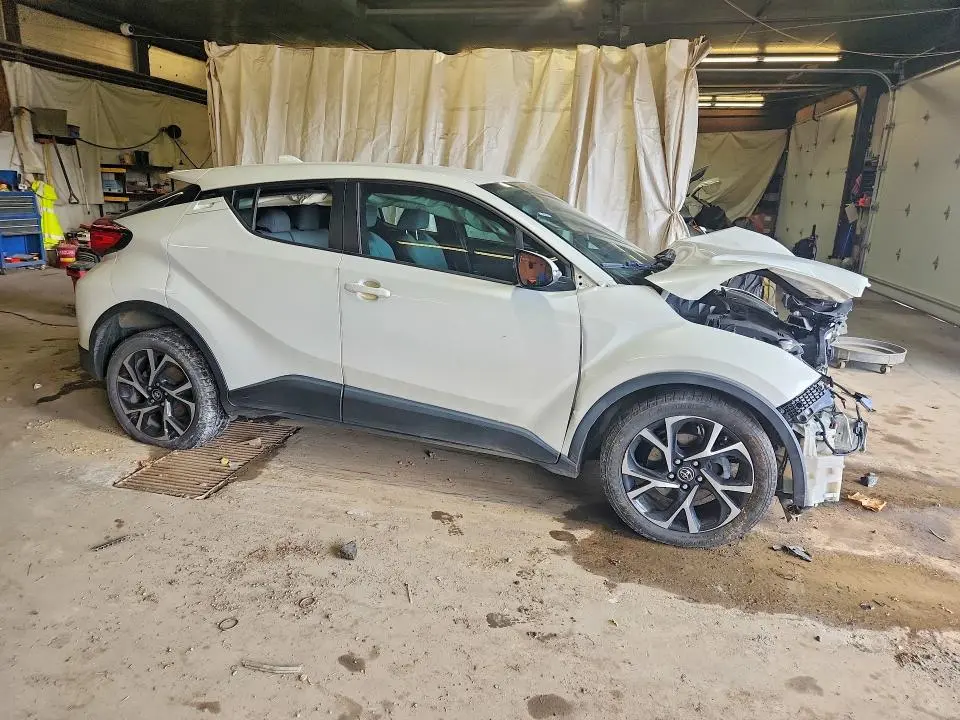 2019 TOYOTA C-HR XLE  