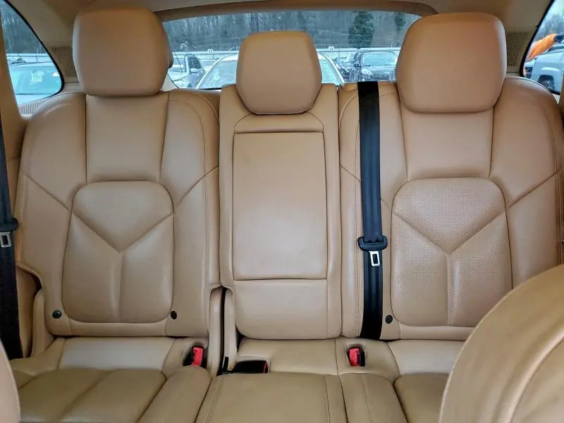 2016 PORSCHE CAYENNE   