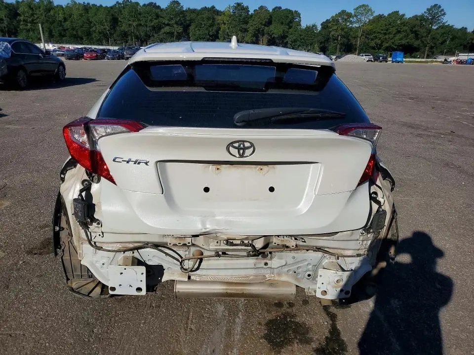 2021 TOYOTA C-HR XLE  