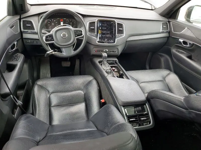 2020 VOLVO XC90 T6 MOMENTUM  