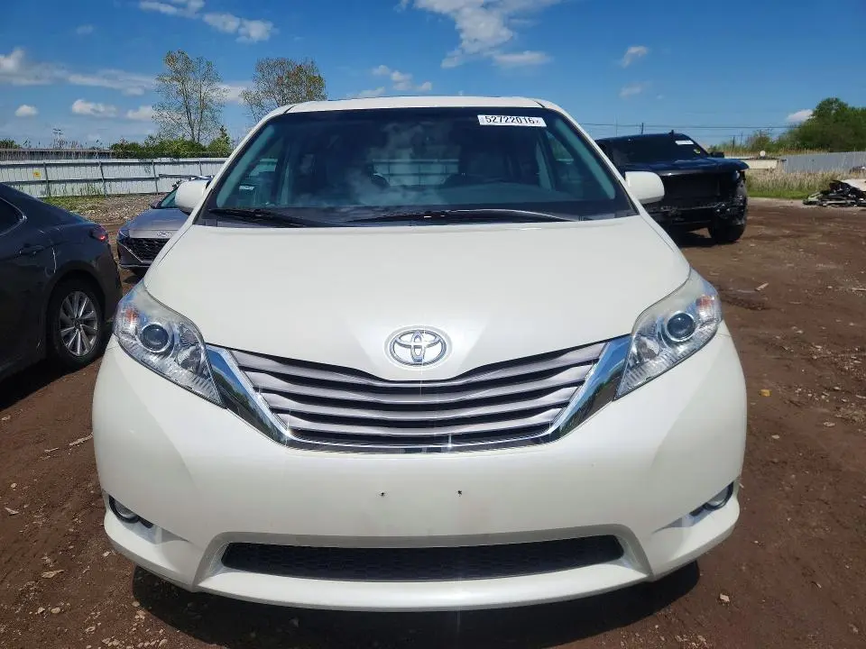 2017 TOYOTA SIENNA XLE PREMIUM 7-PASSENGER  