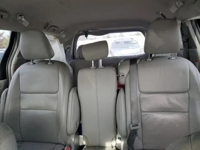 2018 TOYOTA SIENNA XLE  