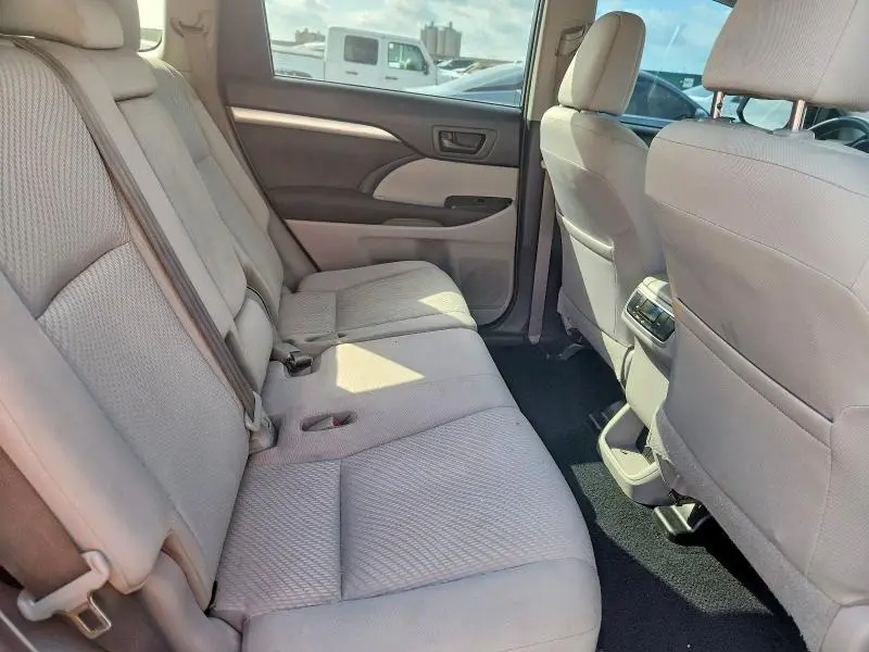 2019 TOYOTA HIGHLANDER LE  