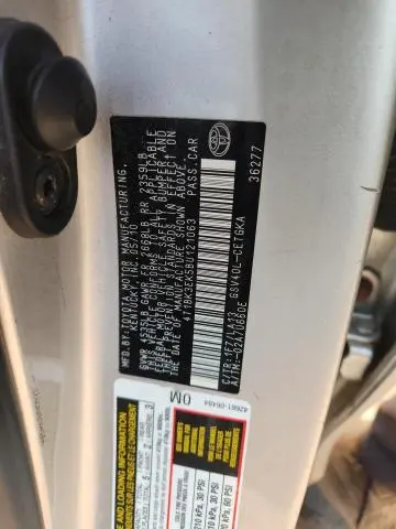 2011 TOYOTA CAMRY SE  