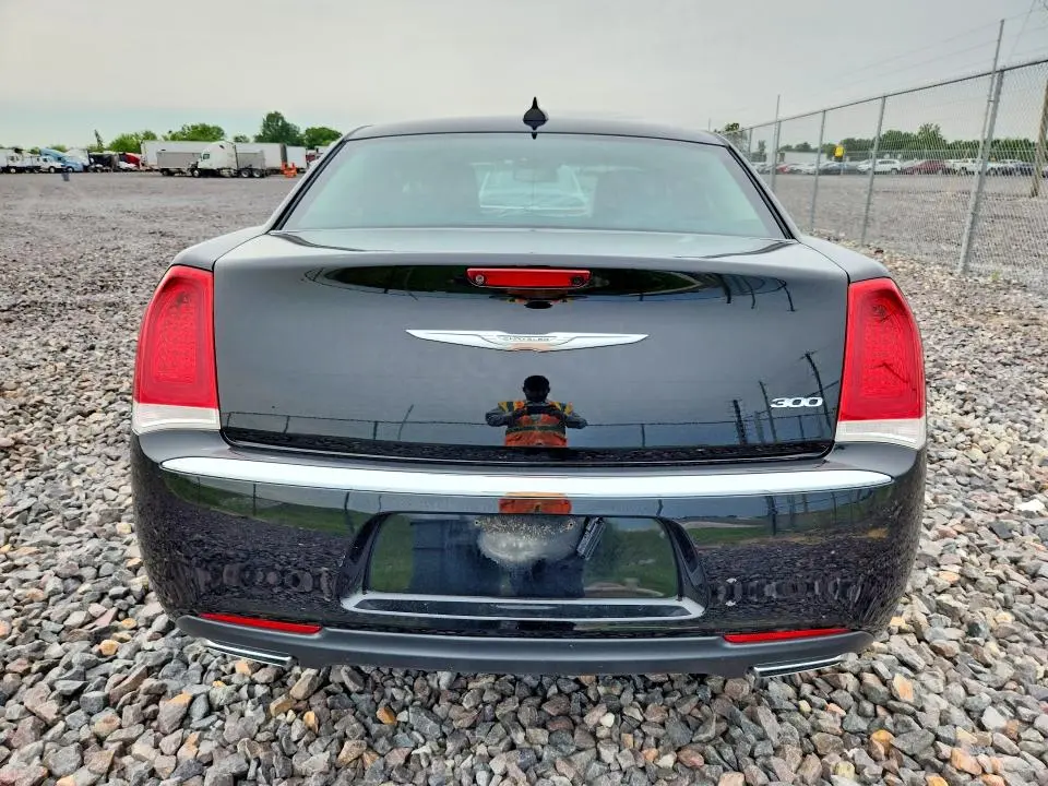 2016 CHRYSLER 300 LIMITED  